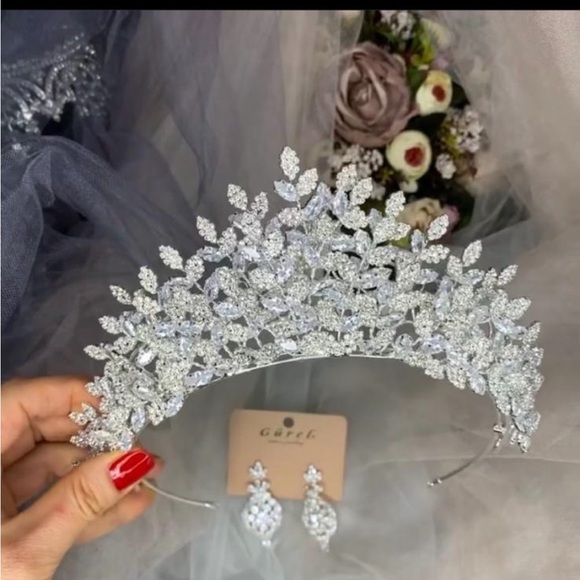 Zirconia crystal bridal crown accessory - Picture 1 of 2